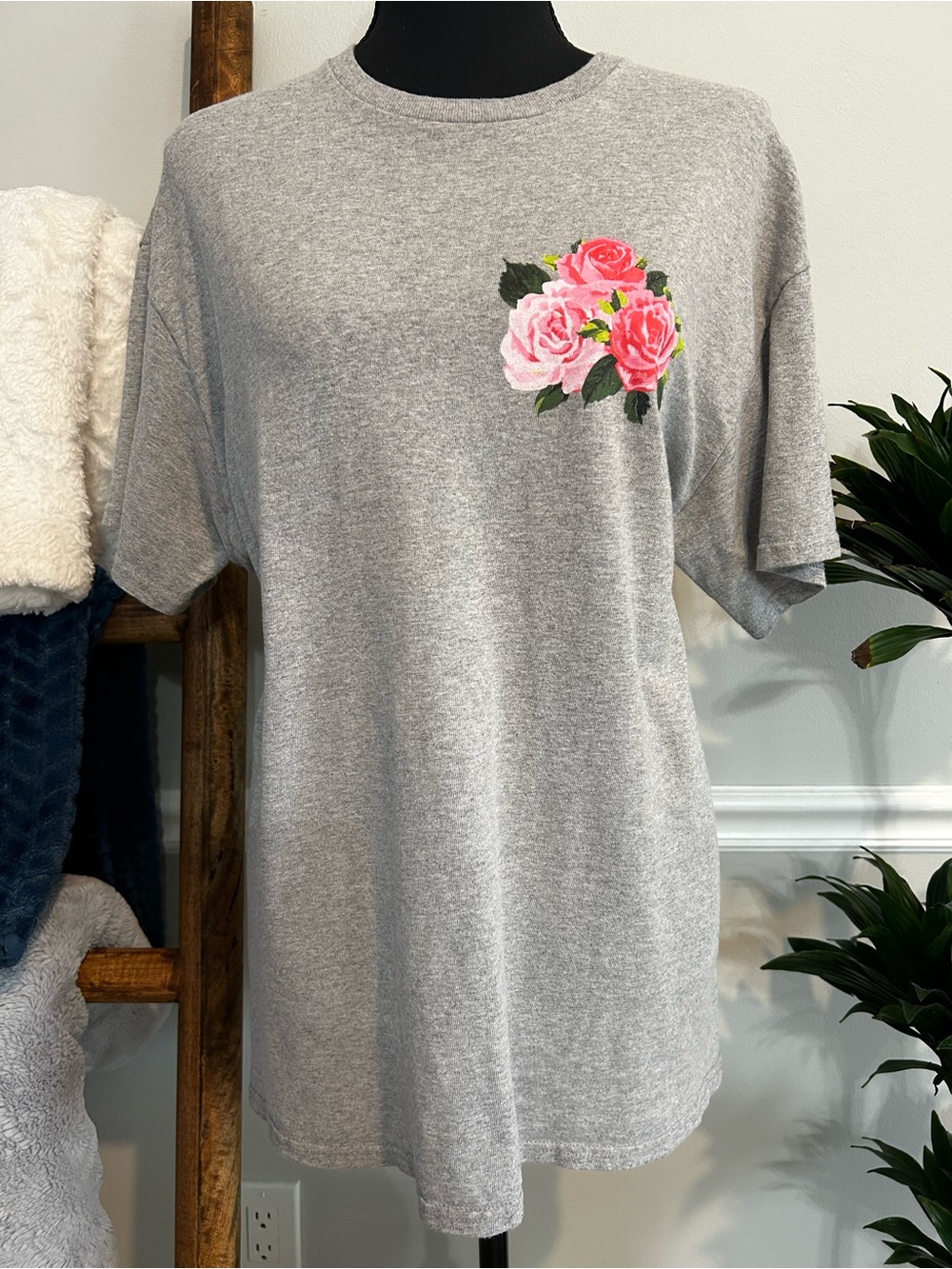 Call Your Mother Gray Short Sleeve Tee with Pink Rose Graphic Size L